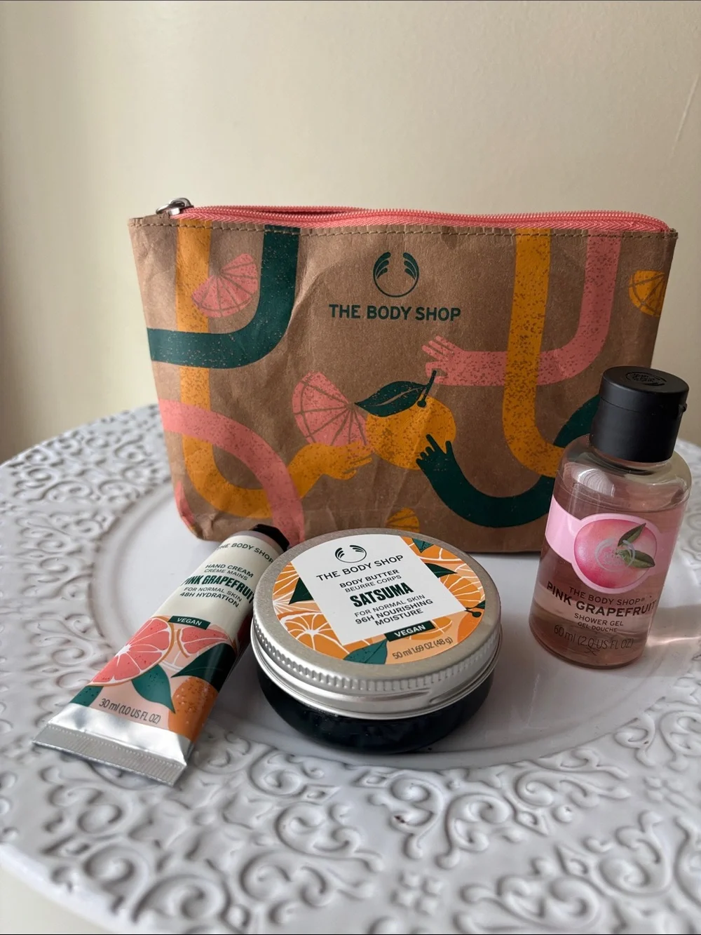 The Body Shop Pink Grapefruit & Satsuma Gift Pouch Set with Pink Accents